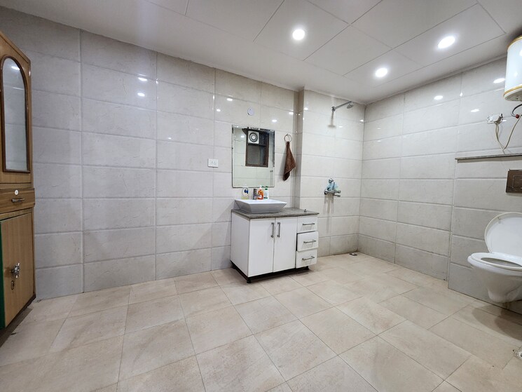 Bathroom, chattarpur 4 Bedroom 1900 Sq.Ft. Apartment In Chattarpur Delhi 9416006