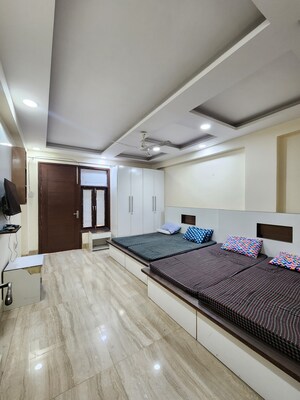 Room in 4 BHK Apartment at Chattarpur – for Rent