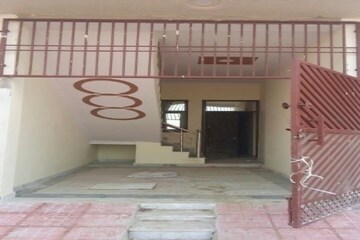 Parking in 1 BHK Independent House at Sector 16b Greater Noida – for Sale