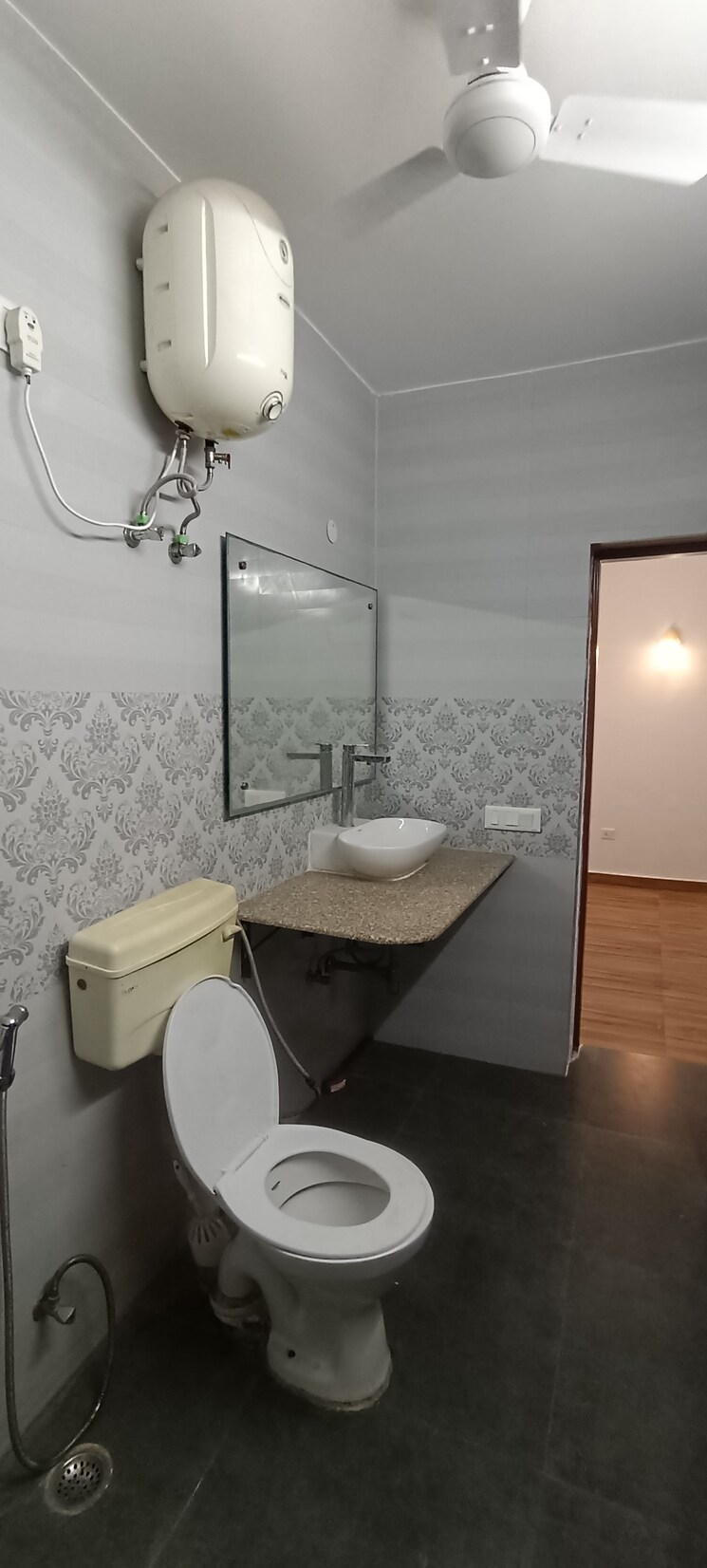 Bathroom, dlf-royale-residences 2 Bedroom 1250 Sq.Ft. Builder Floor In Dlf Phase I Gurgaon 9415872