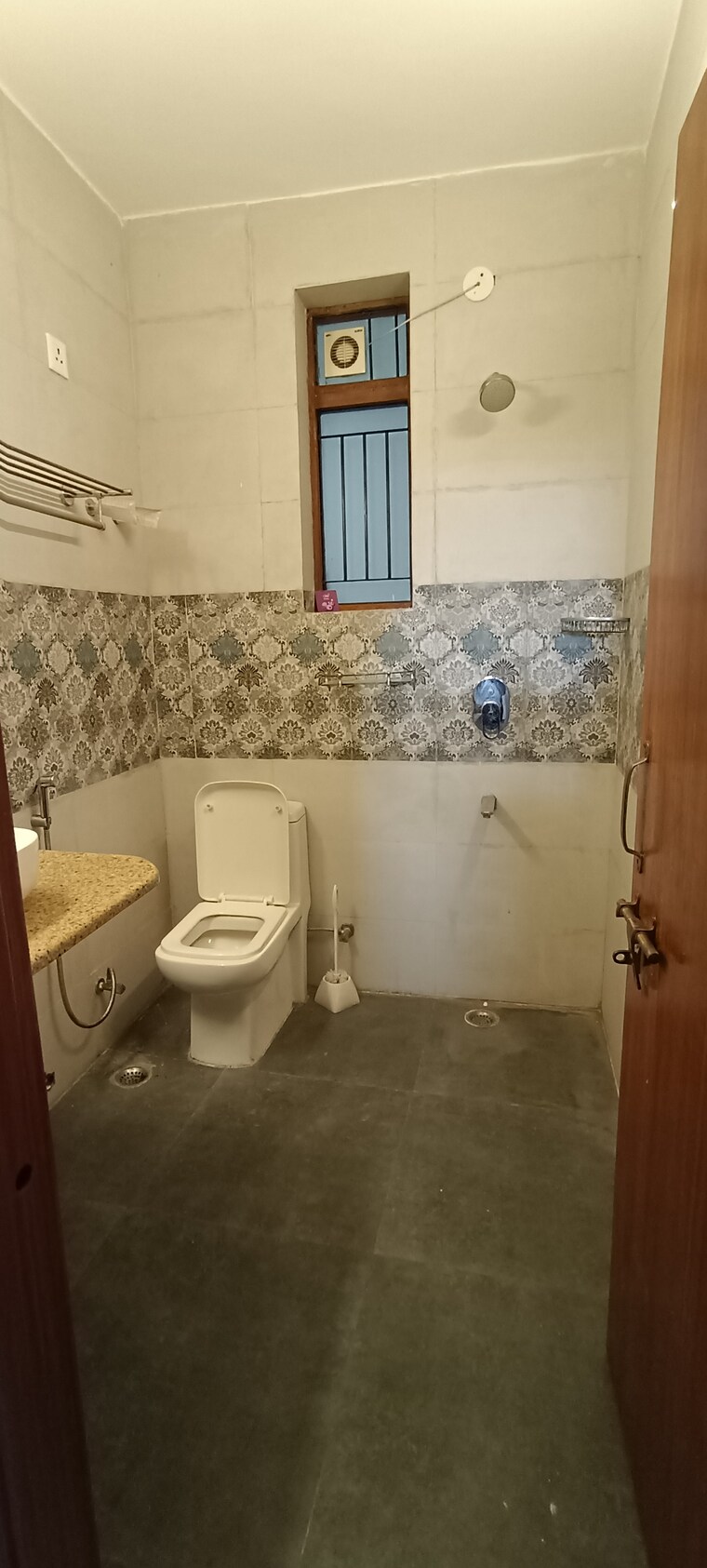 Bathroom, dlf-royale-residences 2 Bedroom 1250 Sq.Ft. Builder Floor In Dlf Phase I Gurgaon 9415872