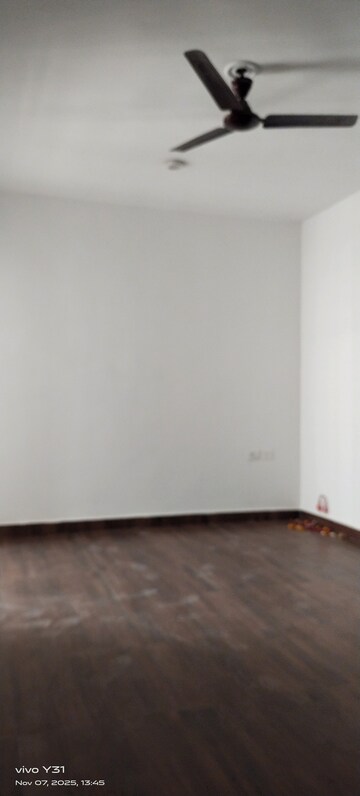 Room in 3 BHK Apartment at Patel Neotown, Tech Zone 4 Greater Noida – for Rent