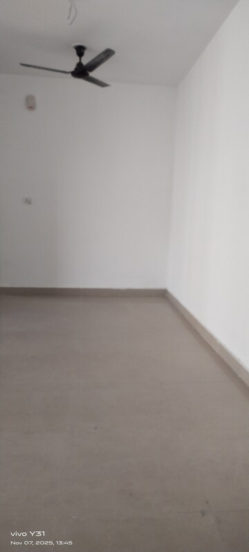 Room in 3 BHK Apartment at Patel Neotown, Tech Zone 4 Greater Noida – for Rent