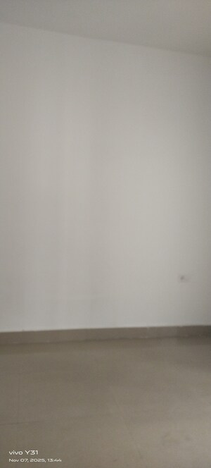 Room in 3 BHK Apartment at Patel Neotown, Tech Zone 4 Greater Noida – for Rent