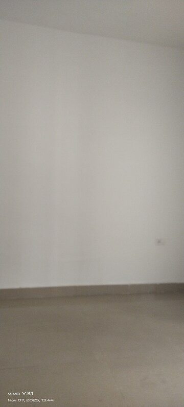 Room in 3 BHK Apartment at Patel Neotown, Tech Zone 4 Greater Noida – for Rent