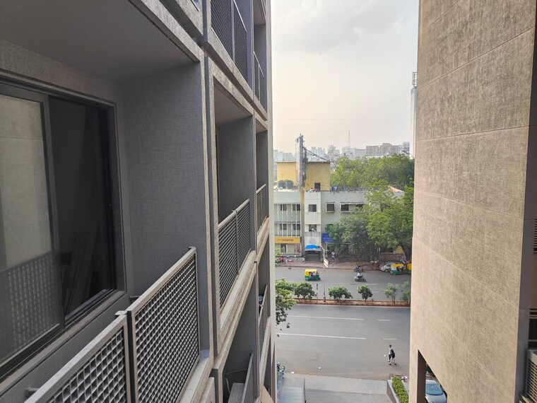 Balcony, sun-westbank Commercial Office Space 720 Sq.Ft. In Navrangpura Ahmedabad 9416569