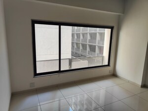 Room in  Office Space at Sun Westbank, Navrangpura – for Rent