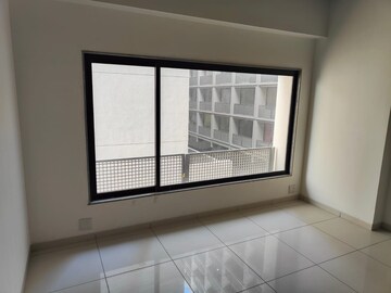 Room in  Office Space at Sun Westbank, Navrangpura – for Rent