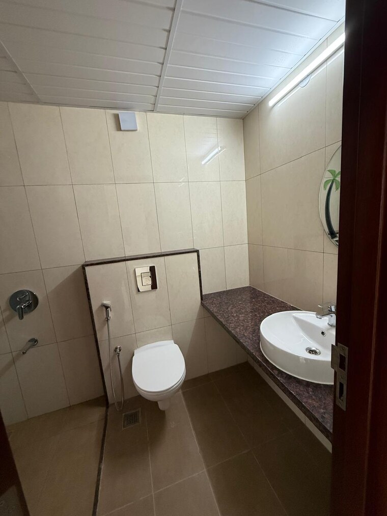 Bathroom, parvat patiya 2 Bedroom 920 Sq.Ft. Apartment In Parvat Patiya Surat 9416594