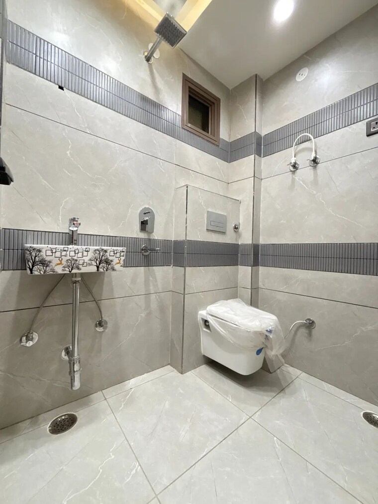 Bathroom, sa-homes-i 3.5 Bedroom 910 Sq.Ft. Builder Floor In Uttam Nagar Delhi 9416671