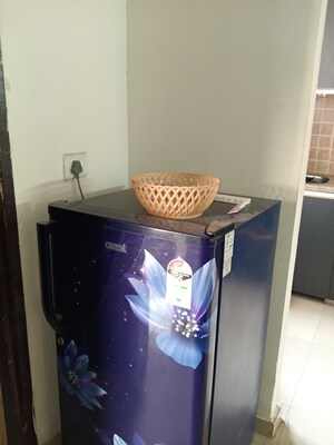 Furnished Amenities in 2 BHK Apartment at Sector 16c Greater Noida – for Rent