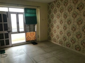 Living Room in 3.5 BHK Apartment at Park Royal Apartment, Sector 56 – for Rent