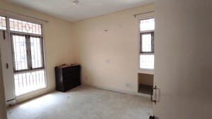 Room in 3.5 BHK Apartment at Park Royal Apartment, Sector 56 – for Rent