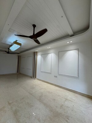 Room in 3 BHK Builder Floor at Lajpat Nagar Iii – for Rent