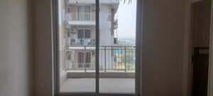 Room in 3 BHK Apartment at Emaar Palm Gardens, Sector 83 – for Rent