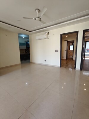 Room in 3 BHK Apartment at Ansal API Esencia, Sector 67 – for Rent