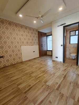 Room in 3 BHK Apartment at Ansal API Esencia, Sector 67 – for Rent