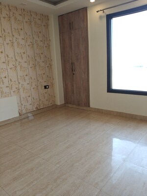Room in 3 BHK Apartment at Ansal API Esencia, Sector 67 – for Rent