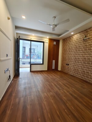 Room in 3 BHK Apartment at Ansal API Esencia, Sector 67 – for Rent