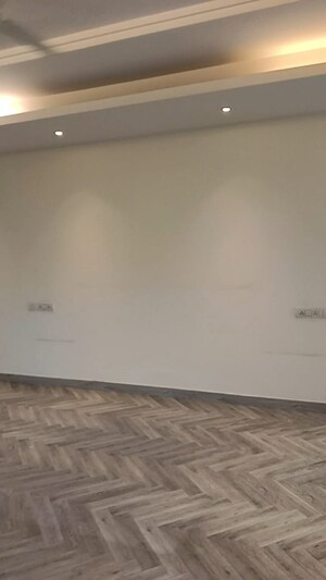 Room in 3 BHK Builder Floor at Lajpat Nagar Iii – for Rent