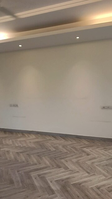 Room in 3 BHK Builder Floor at Lajpat Nagar Iii – for Rent