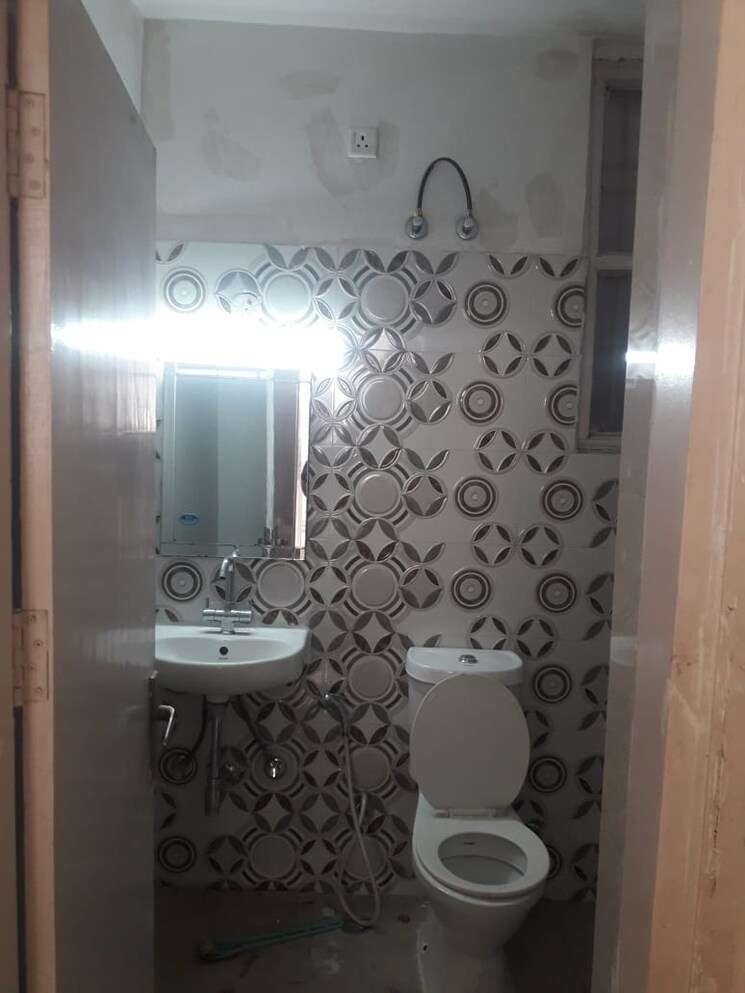 Bathroom, umang-winter-hills 2 Bedroom 1342 Sq.Ft. Apartment In Sector 77 Gurgaon 9417208