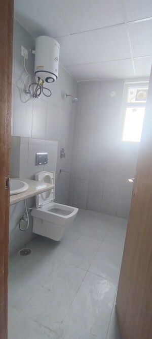 Bathroom in 5 BHK Apartment at SS Linden, Sector 84 – for Rent