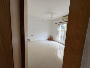 Room in 3 BHK Villa at Pride Worldcity Notting Hill, Charholi Budruk – for Rent