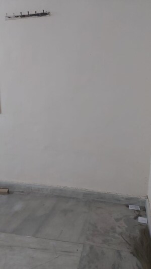 Furnished Amenities in 1 RK Builder Floor at Mayur Vihar – for Rent