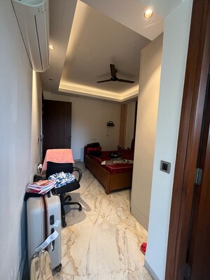 Bedroom in 3 BHK Builder Floor at Sushant Vyapaar Kendra, Dlf Phase iv – for Rent