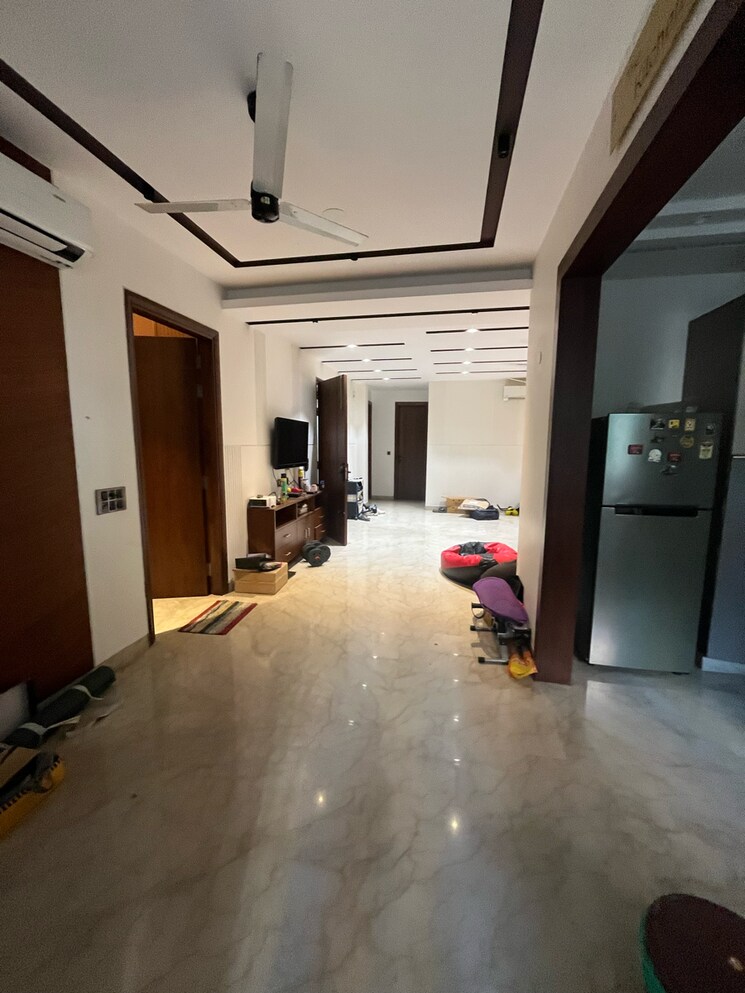  Parking, sushant-vyapaar-kendra 3 Bedroom 1745 Sq.Ft. Builder Floor In Dlf Phase iv Gurgaon 9417234