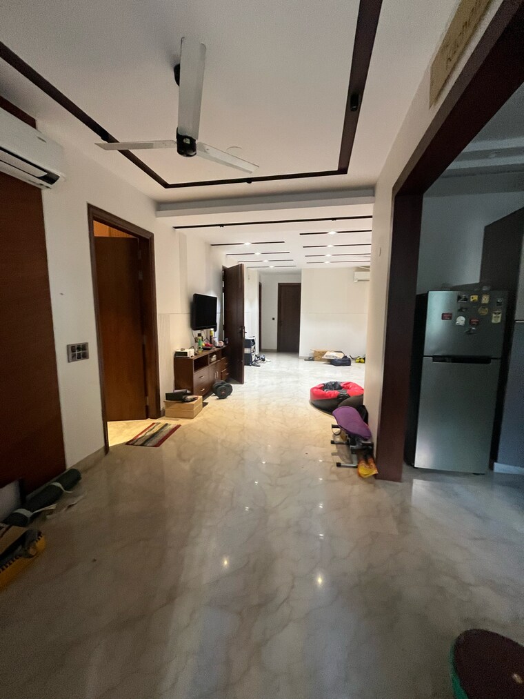  Parking, sushant-vyapaar-kendra 3 Bedroom 1745 Sq.Ft. Builder Floor In Dlf Phase iv Gurgaon 9417234