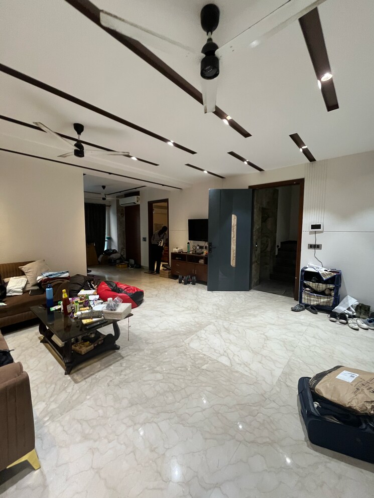  Parking, sushant-vyapaar-kendra 3 Bedroom 1745 Sq.Ft. Builder Floor In Dlf Phase iv Gurgaon 9417234