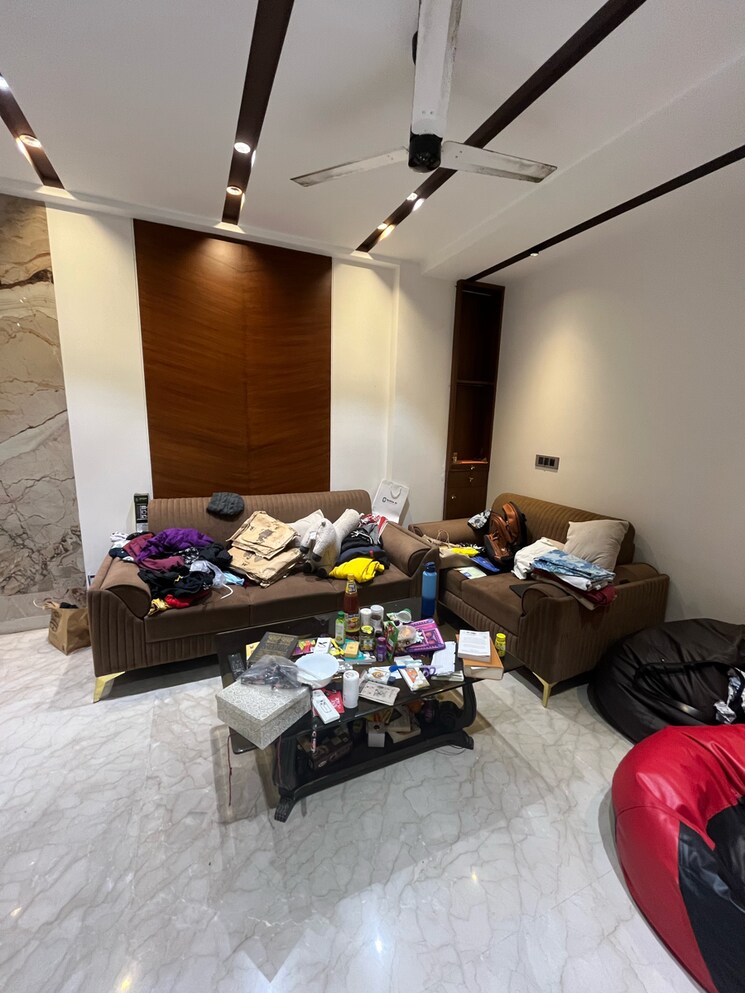  Parking, sushant-vyapaar-kendra 3 Bedroom 1745 Sq.Ft. Builder Floor In Dlf Phase iv Gurgaon 9417234