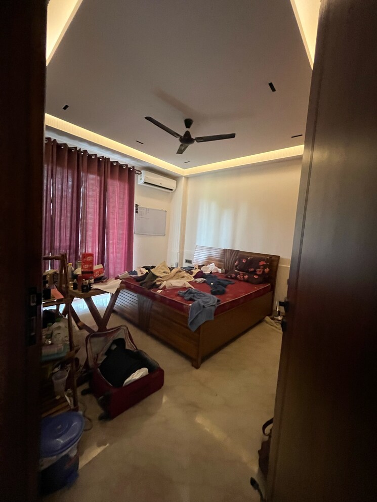 Bedroom, sushant-vyapaar-kendra 3 Bedroom 1745 Sq.Ft. Builder Floor In Dlf Phase iv Gurgaon 9417234