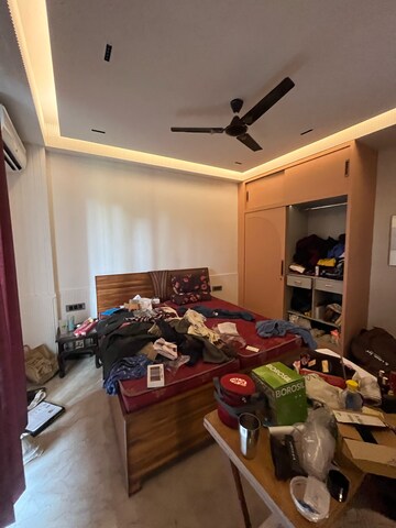 Living Room in 3 BHK Builder Floor at Sushant Vyapaar Kendra, Dlf Phase iv – for Rent