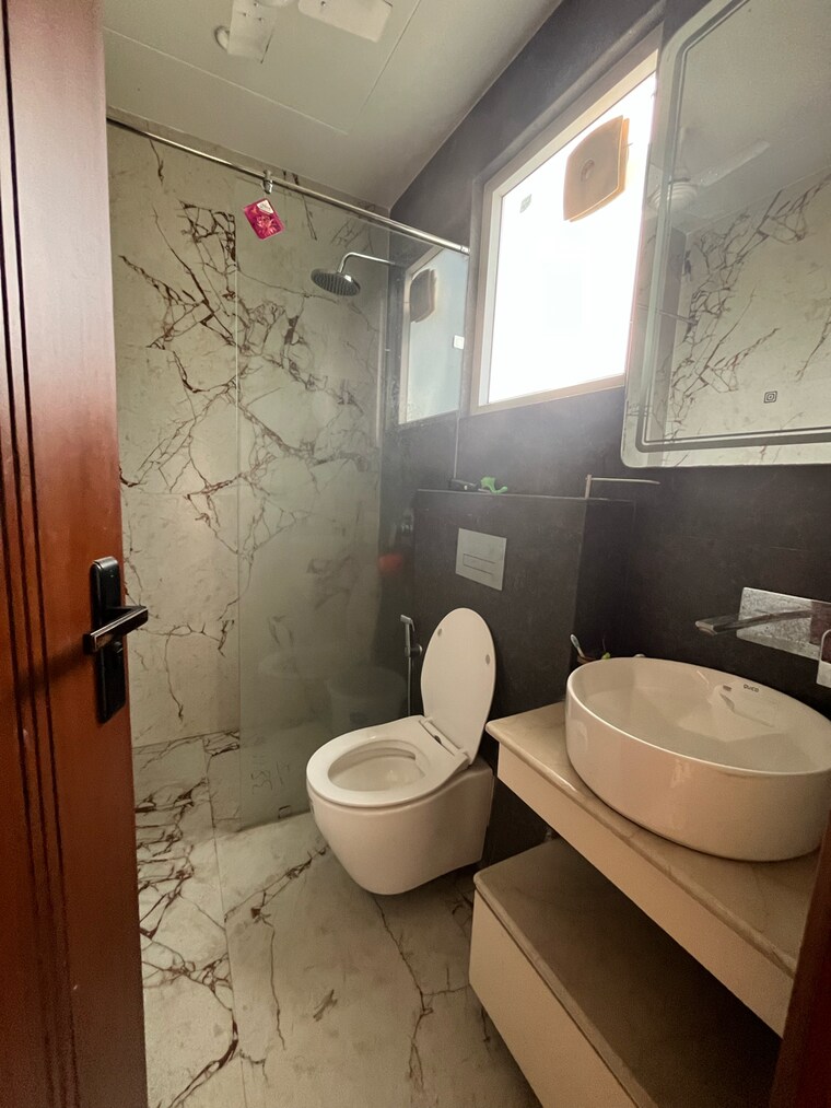 Bathroom, sushant-vyapaar-kendra 3 Bedroom 1745 Sq.Ft. Builder Floor In Dlf Phase iv Gurgaon 9417234