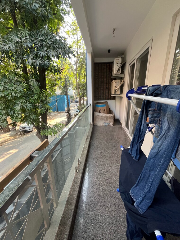 Balcony, sushant-vyapaar-kendra 3 Bedroom 1745 Sq.Ft. Builder Floor In Dlf Phase iv Gurgaon 9417234