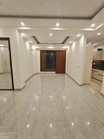 Building Lobby in 3 BHK Builder Floor at Dlf Phase I – for Rent