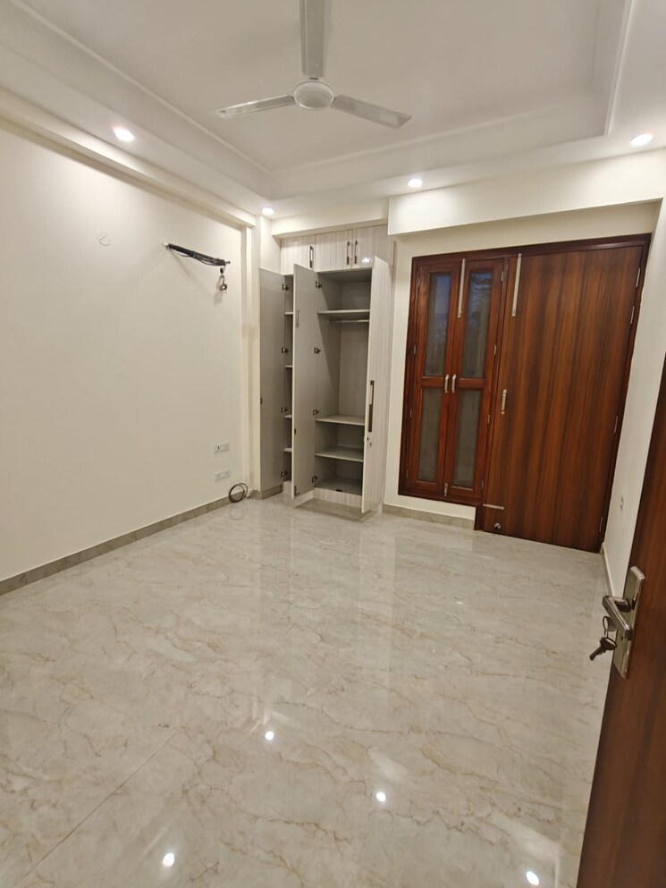 Room, dlf phase i 3 Bedroom 1350 Sq.Ft. Builder Floor In Dlf Phase I Gurgaon 9417121
