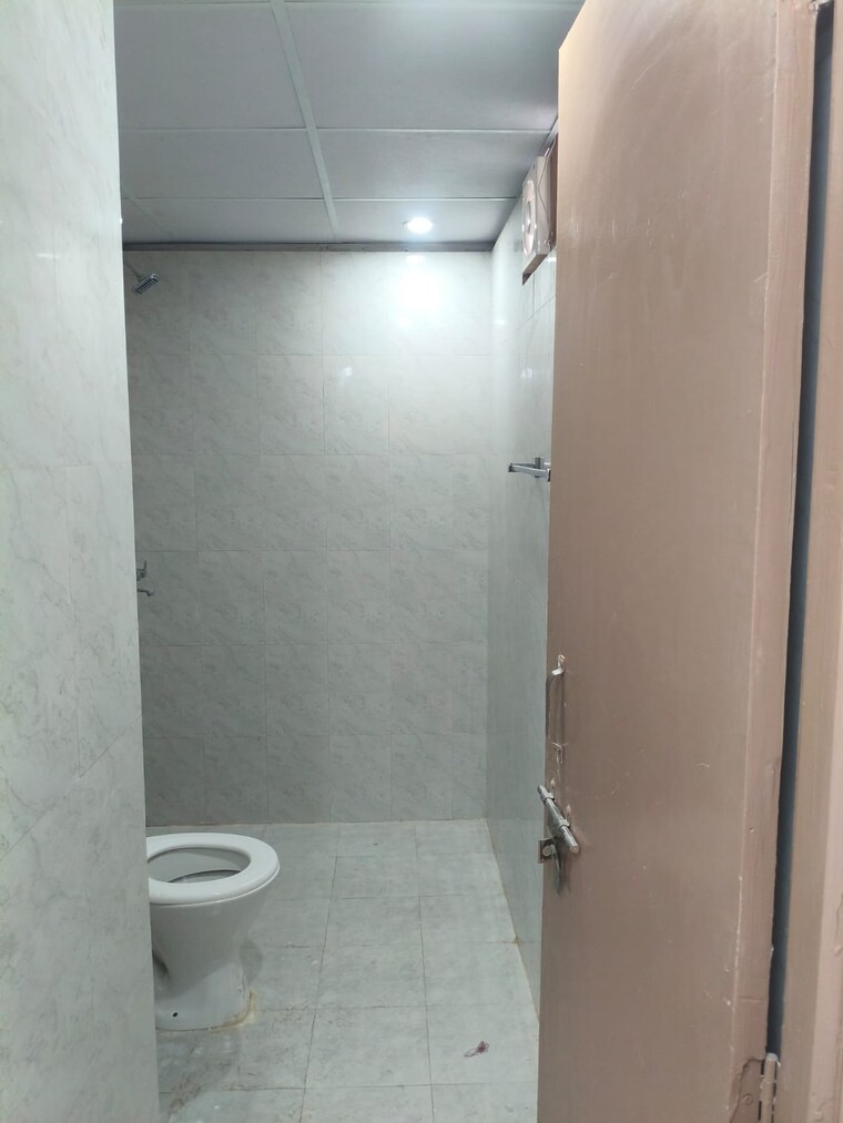 Bathroom, dlf phase i 4 Bedroom 4500 Sq.Ft. Builder Floor In Dlf Phase I Gurgaon 9417126