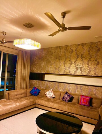 Furnished Amenities in 4 BHK Builder Floor at Dlf Phase I – for Rent