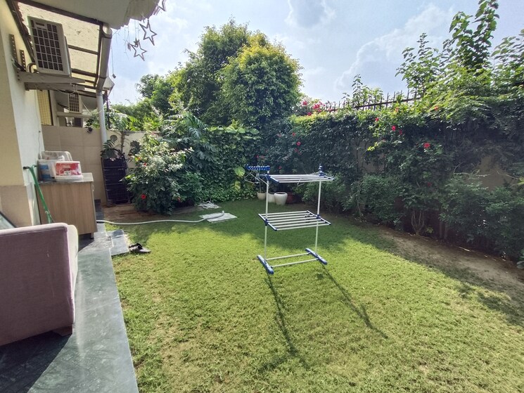 Garden, ss-almeria 3 Bedroom 2000 Sq.Ft. Apartment In Sector 84 Gurgaon 9417290