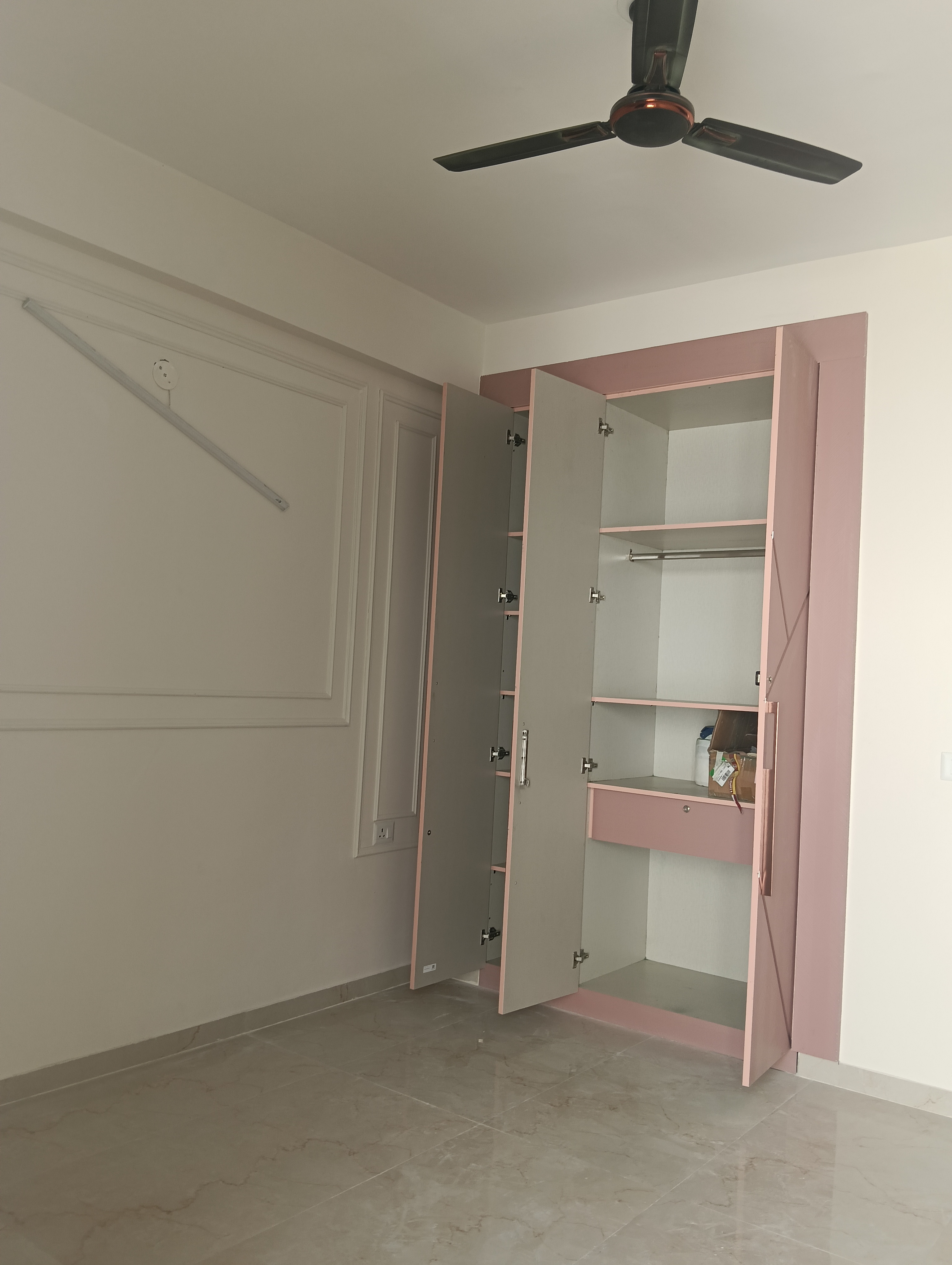 2.5 BHK + Study Room Apartment For Rent in Smart World Gems