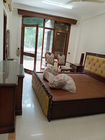 Bedroom in 6 BHK Independent House at New Friends Colony – for Sale