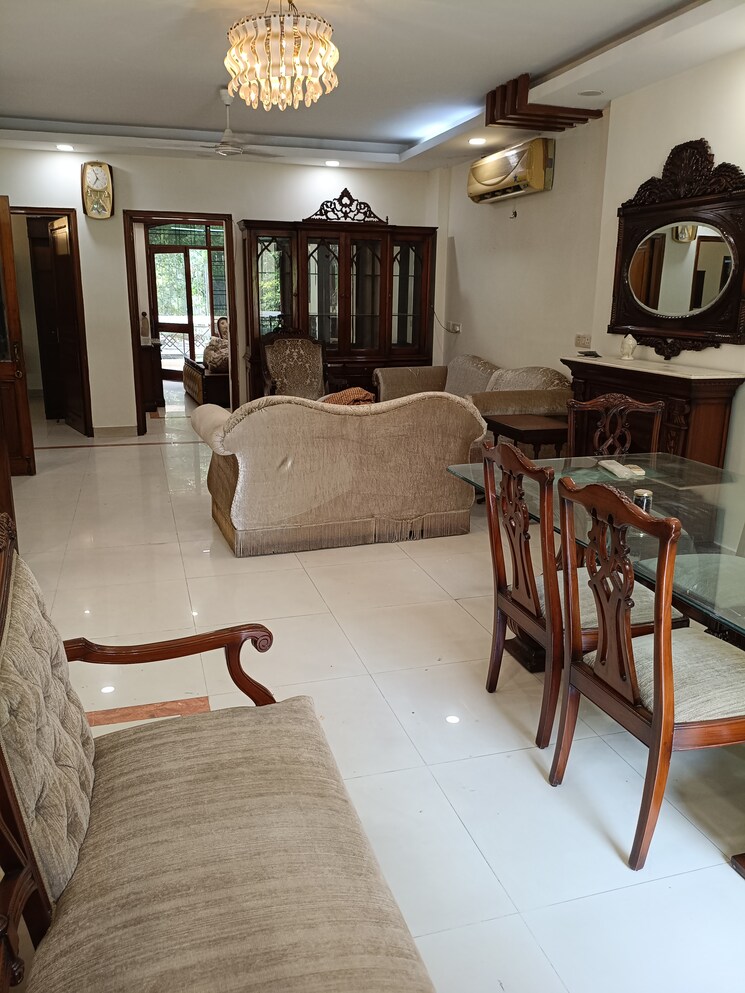 Gym, new friends colony 6 Bedroom 500 Sq.Yd. Independent House In New Friends Colony Delhi 9417422