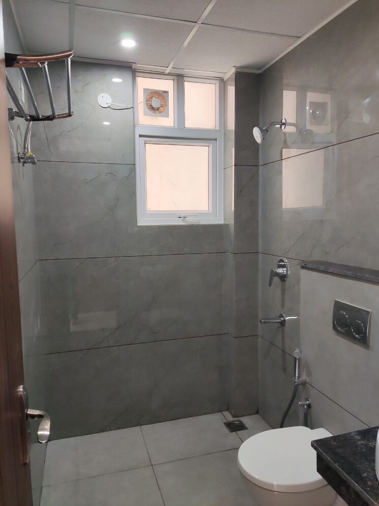 Bathroom, allwin-el-spazia 3 Bedroom 1638 Sq.Ft. Apartment In Sanauli Zirakpur 9417444