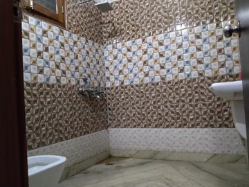 Bathroom in 2.5 BHK Villa at Sector 22 – for Rent