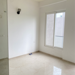 Room in 3.5 BHK Apartment at Smart World Orchard, Sector 61 – for Rent