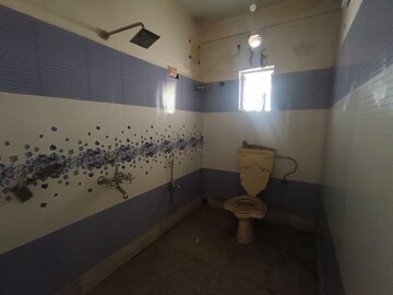 Attached Bathroom in 6+ BHK Apartment at Kolkatta Gpo – for Sale